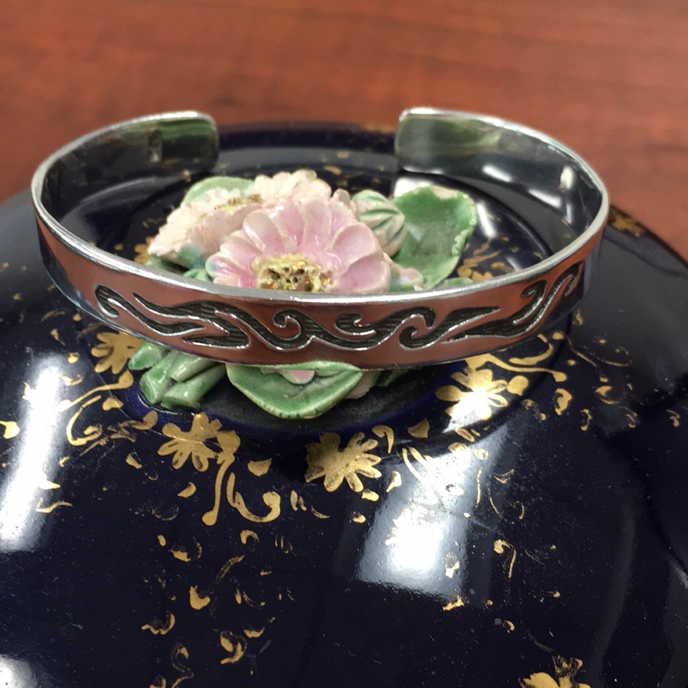 Vintage Etched Cuff Braclet